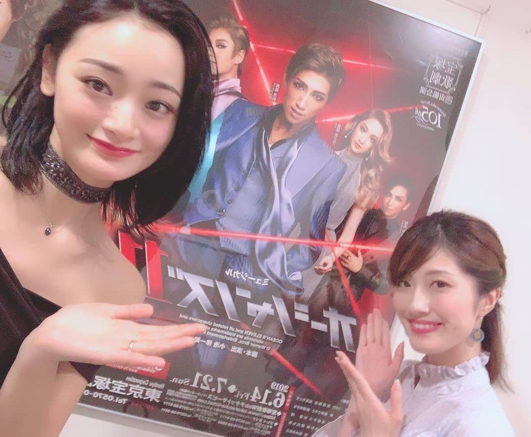 彩花まりさんのインスタグラム写真 - (彩花まりInstagram)「. 宙組オーシャンズ11 千秋楽✨ . 少し前になりますが 大好きな作品を拝見できて 本当に嬉しかったです！ . 真風さんが最高に格好良くて 宙組の皆さんがキラキラしていて。 同期のずんちゃん、ゆいち、まりなは それぞれが男役の美学をもっていて。 私も頑張らねばと気合を入れ直しました。 . 今日は千秋楽。 せーこさん、あっきーさん、りくさん、もあさん、しゅんくん、ここちゃん、きゃさりん 退団者の皆様とファンの皆様にとって 一生の思い出になる日。 タカラジェンヌ最後の1日を 精一杯走り抜けることが出来ますように☺️ . . #オーシャンズ11 #宙組 #宝塚 #千秋楽 #美麗 #彩花まり」7月21日 11時04分 - _mari_ayaka