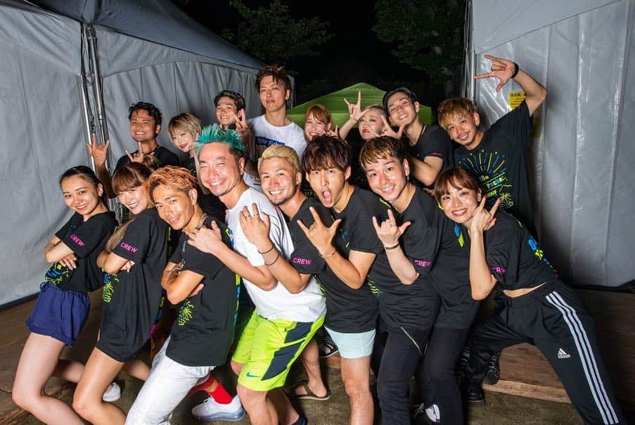 嶋田遼太郎さんのインスタグラム写真 - (嶋田遼太郎Instagram)「「Sonar Pocket 初 野外ワンマン Welcome to ソナポケスパーランド」 無事終演致しました🤟 今回10周年という記念すべきタイミングでこの空間にいれた事を幸せに思います🙇🏻 Sonar Pocketの御三方を始めとするソナポケCREWの皆様のお陰で幸せを感じながらパフォーマンスをする事が出来ました！  最高な人達には最高な人達が集まる🤟  大好きなソナポケダンサーとも 暫く会えなくなってしまうけど、 また次に向かって頑張ります🔥  Sonar Pocketのメンバーの皆様 沢山支えて下さったスタッフの皆様 ソナサポの皆様 ソナポケダンサーの皆 イズミさん kazuyaさん Hossyさん Yuuki これまで関わって下さった皆様  本当に有難う御座いました！🙏🔥 #Sonarpocket#ソナポケ #長島スパーランド#ソナスパ #ソナポケスパーランド #ソナポケダンサー #ソナサポ」7月21日 11時00分 - ryotaro_shimashima