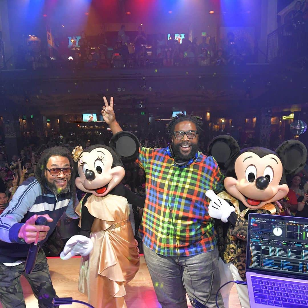 ミッキーマウスさんのインスタグラム写真 - (ミッキーマウスInstagram)「San Diego got groovy last night at Mickey’s Disco Night featuring a DJ set by the legendary @questlove🕺. Check out Mickey’s story to see more 😎. #MickeyMouseDisco」7月21日 11時08分 - mickeymouse