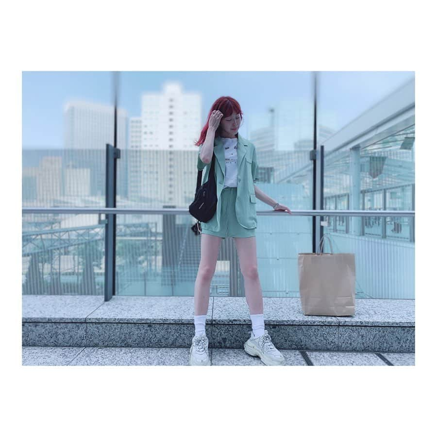 吉田菫さんのインスタグラム写真 - (吉田菫Instagram)「. 前にサイファミにスケボー借りた🛹❣️ . お仕事で数日ぶりの地元福島です！びゅーん！ . @u_dresser #すぅ服」7月21日 11時13分 - sumiredooon1228