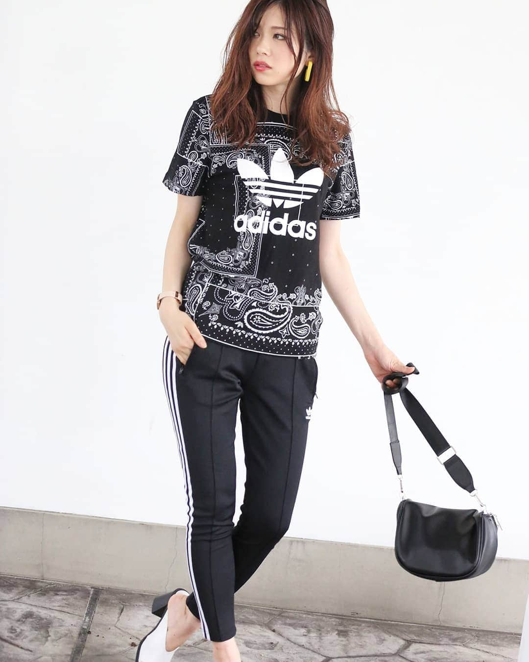 一ノ瀬奈々さんのインスタグラム写真 - (一ノ瀬奈々Instagram)「． ． ． adidas ( @adidas )( @adidasoriginals ) ▼BANDANA Tシャツ オリジナルス ▼スリーストライプ トラックパンツ  ペイズリー柄が可愛すぎ！ ブラックとホワイトの2カラー かなりの人気商品！  パンツはすっきり見えるスリーストライプ！ ファスナーつきタイプで履きやすい！ ． ． #adidas #adidastokyo #bandana #adidasコーデ #アディダス #ペイズリー #バンダナ #オリジナルス #トレフォイル #アディダスtシャツ #夏 #フリーモデル #企業モデル #広告モデル #撮影モデル #サロンモデル #一ノ瀬奈々 #ファッション #コーディネート #カジュアル #撮影 #モデル #女子力 #モデル体型 #広告 #雑誌 #portrait #followme #photo」7月21日 11時15分 - 2008sn2010