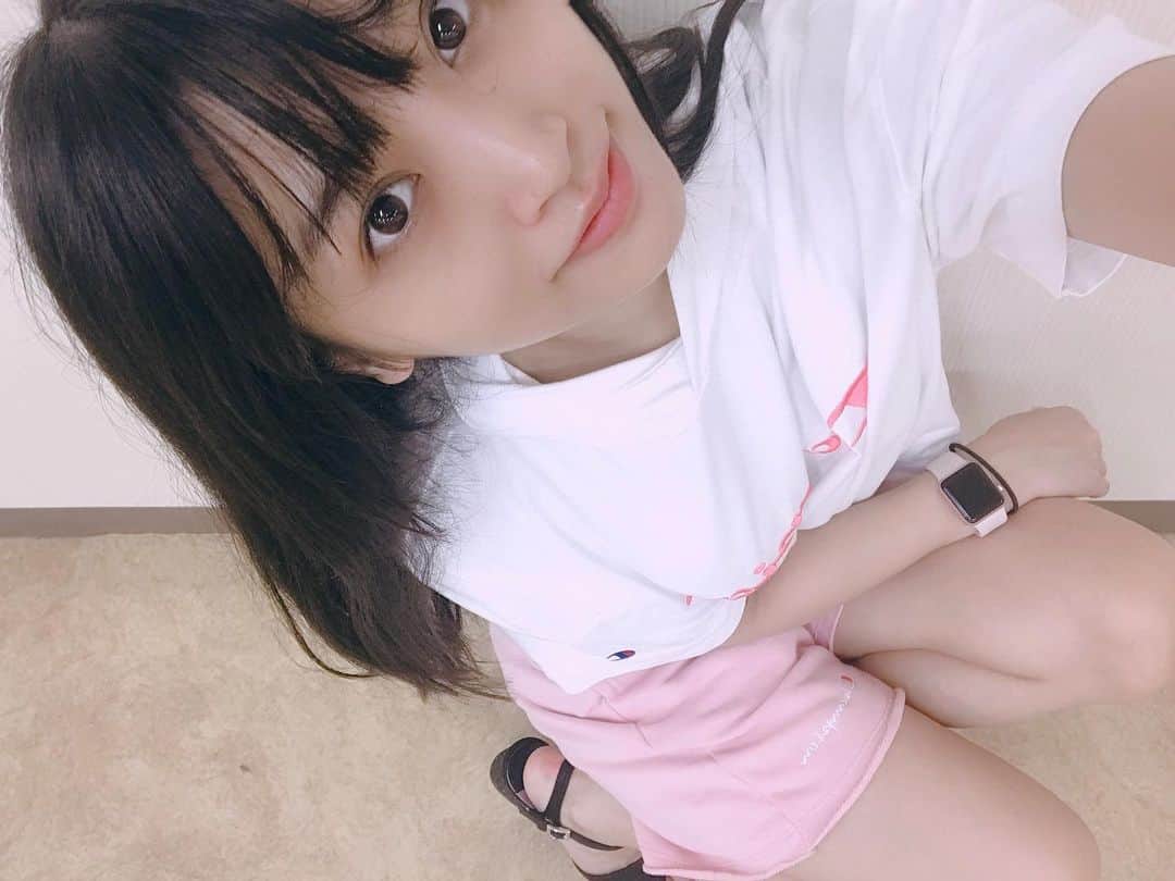 根岸愛のインスタグラム：「D4DJ 1st LIVE DAY2リハ完了🥳リハ着もチャンピオン👚私服でも使ってるけど(*´ω｀*) #champion #champion女子 #D4DJ #チャンピオン #チャンピオン女子 #ねぎ私服 #ねぎしふく #すっぴん」