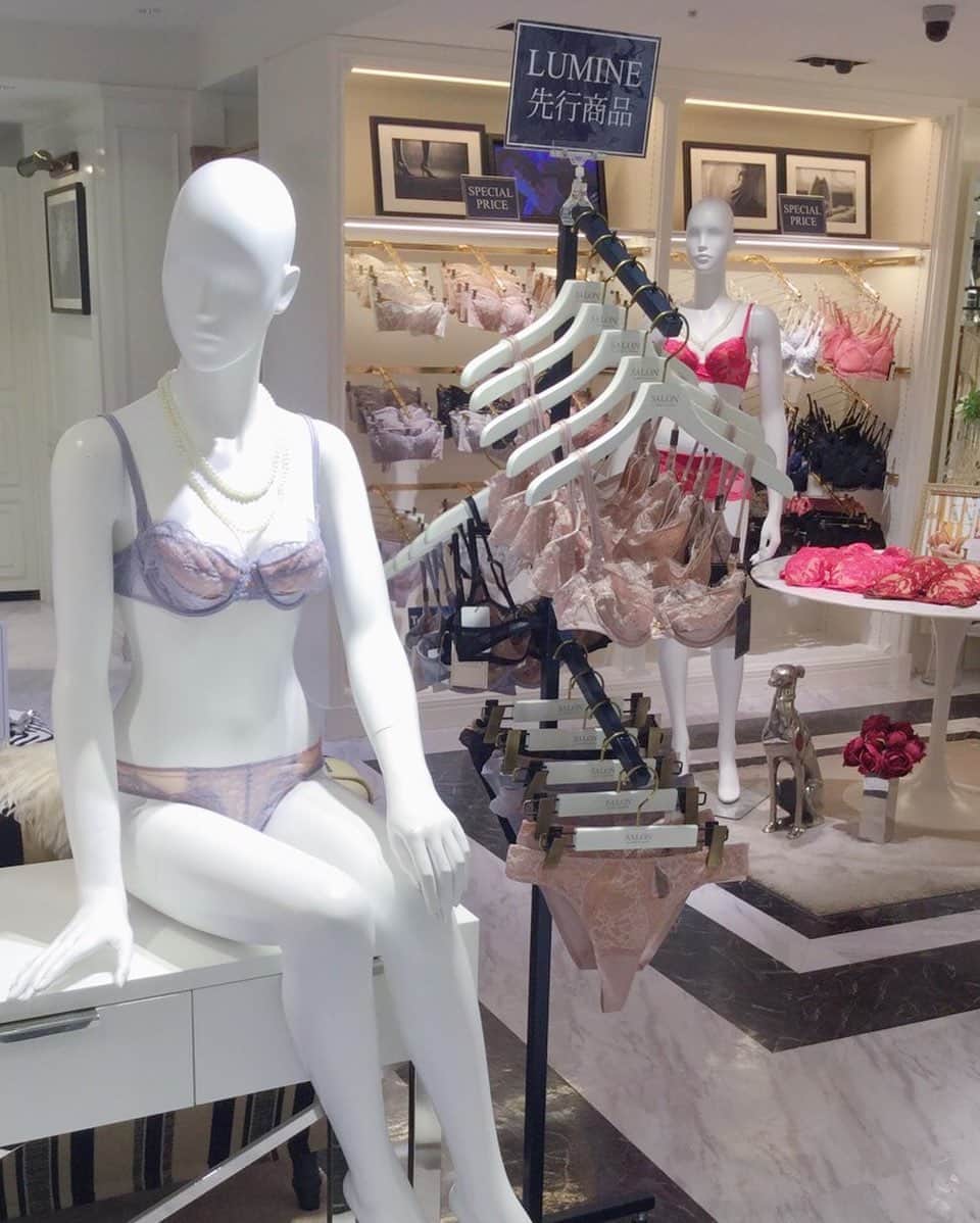 Salon By Peach Johnさんのインスタグラム写真 Salon By Peach Johninstagram ルミネ新宿店先行発売 ルミネ新宿店限定でシアーデコレーションブラの新色が先行発売中 完売が続いていた人気ブラの新色はエレガントなラベンダーカラー ぜひ店頭で一足早く