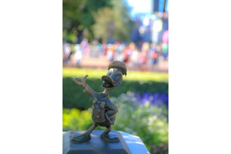 朝風れいさんのインスタグラム写真 - (朝風れいInstagram)「Disneyland, Anaheim🌴🏰🌴 ・ ・ ・ パートナーズ像を囲む仲間たち😍 ・ ・ ・ 早く日本も青空にならないかなぁー(´･ω･`) ・ ・ #anaheim #california #la #losangeles #anaheimdisney #disneylandcalifornia #disneyland #magickingdom #californiaadventure #アナハイム #カリフォルニア #ディズニーランド #アナハイムディズニー #カリフォルニアアドベンチャー #ilovedisney #disneygram#disneyinsta #canon #eos5dmarkiv #eos5dmark4  #ディズニーカメラ隊」7月21日 11時42分 - rei.wd