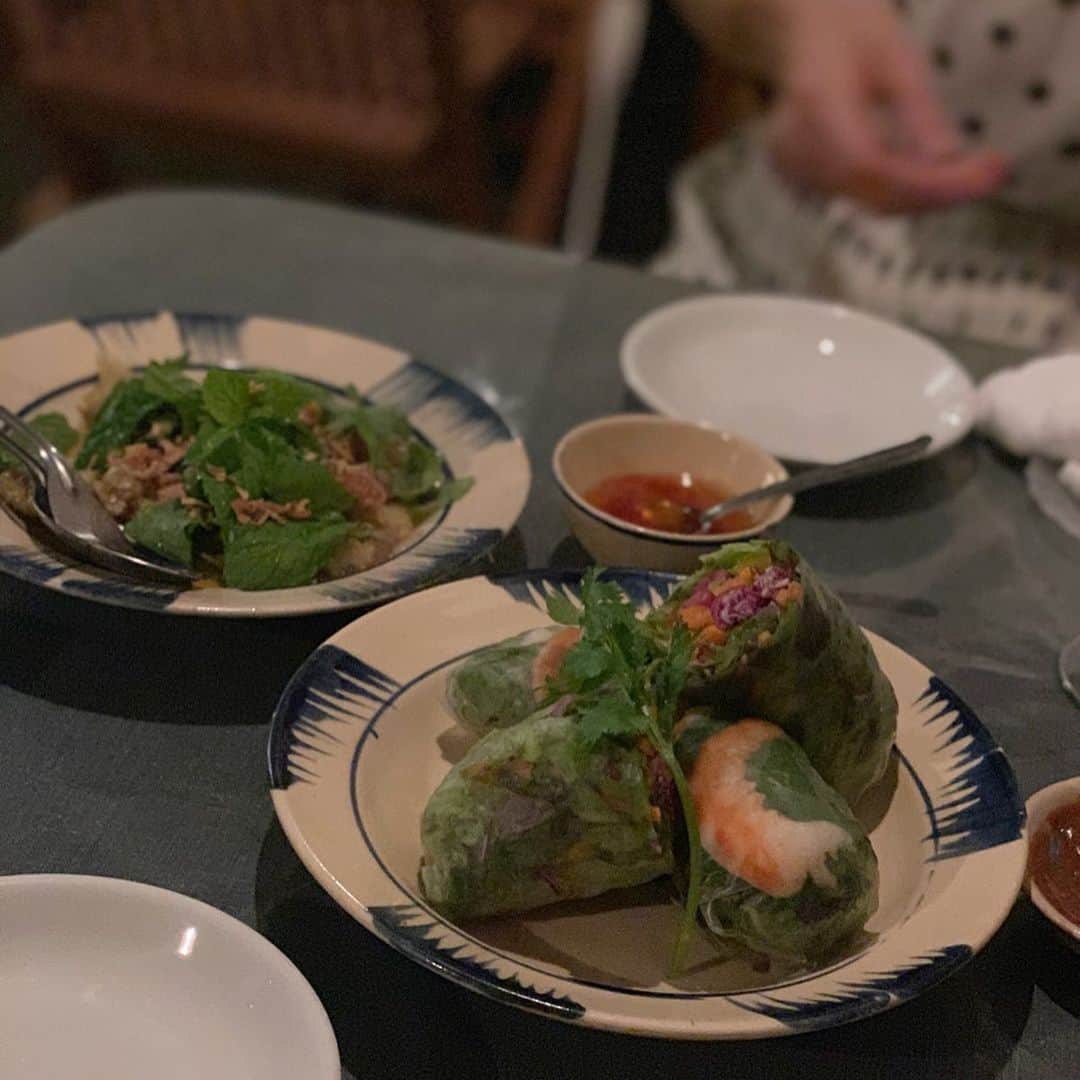 沢瀉美緒さんのインスタグラム写真 - (沢瀉美緒Instagram)「※ Vietnamese cuisine ✨ . ヨヨナムで @izumikimoto と さっくりディナー✨ . お野菜たっぷりでどれも 美味しかった‼️ . お目当ての麺が食べられなかったのが 残念…😢 . そして何より、お祝いしてくれて ありがとう💛 . . #ヨヨナム #yoyonam #mybirthday #vietnamesecuisine #ベトナム料理」7月21日 11時42分 - mio_omodaka