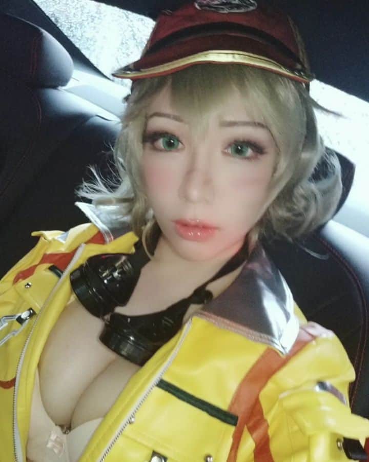 千尋のインスタグラム：「嗨 今天需要什麼服務呢 Hi! What services do you need today?  July Patreon tier3❤️ #Cindy #cindyaurumcosplay #cindycosplay #ffxv  #ffxvcosplay」