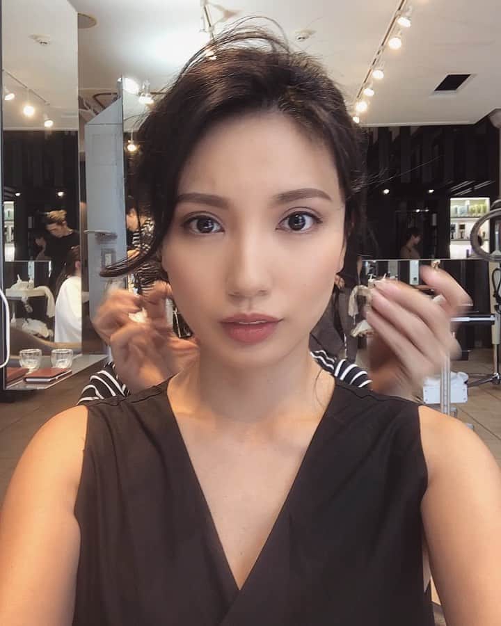 吉田愛璃のインスタグラム：「. . 💇‍♀️✂️ .  今日は黒ワンピなのでアップヘアに₍ ᐢ. ̫ .ᐢ ₎ 黒髪ロングだと重いの！ まっつん、好きな感じにしてくれてありがとう✨✨ . カットもしていい感じなのでまた載せます♥  @artifata_matsuoka_ . . #黒髪ロング #blackhair #artifata #大人女子 #大人髪 #ヘアアレンジ #アップヘア」