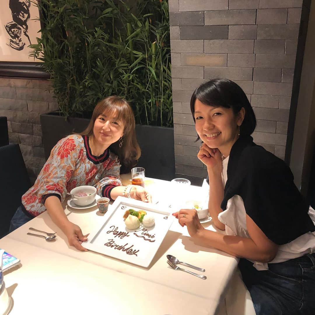 甘糟記子さんのインスタグラム写真 - (甘糟記子Instagram)「金曜日の夜は可愛いみみちゃんと、銀座の中華嘉禅へ！  初めて行ったんだけど、すっごく美味しかった〜( ^ω^ )  特にフカヒレ！ ソースがたまらん！  あと北京ダックも、私そんなに好きでもないんだけど、ここのはめっちゃ美味しかったです(๑˃̵ᴗ˂̵) サーブしてくれるお店のおじ様も、なかなかユニークな方で（笑）  とても楽しく気持ちよくお食事させていただきました(≧∀≦) みみちゃん、お誕生日おめでとう！  #誕生日#銀座#嘉禅#お祝い#女子会」7月21日 12時05分 - norihey924