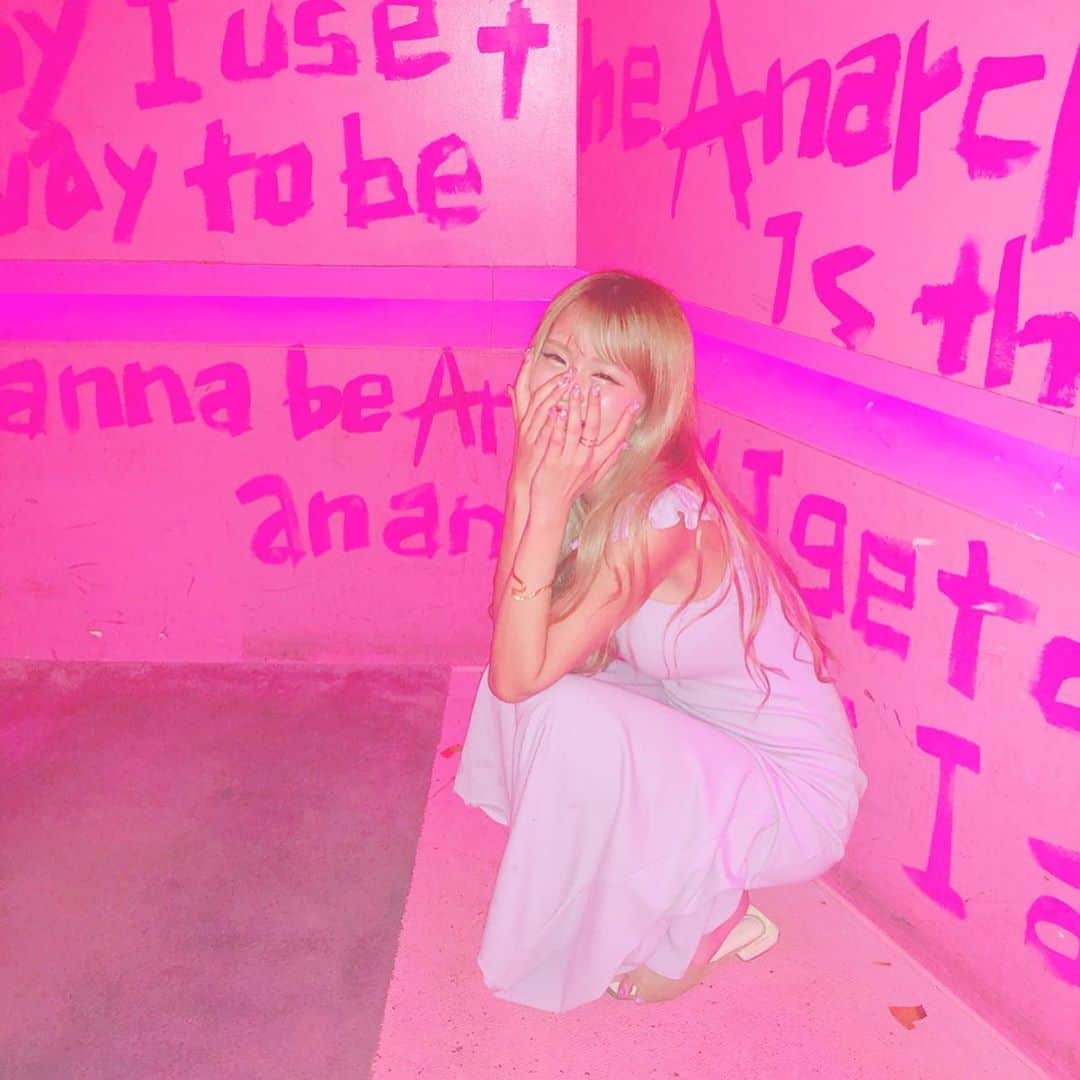みもれもんさんのインスタグラム写真 - (みもれもんInstagram)「THE・PINK💓👙🌺🌷 大阪は思い出いっぱいだいすき🌈 ・ ・ ・ #pink #thepink #osaka #night #nightclub #大阪 #enjoy #summer #sea #searoomlynn #fashion #みもれもん @___thepink___」7月21日 12時02分 - mimore_mon0929
