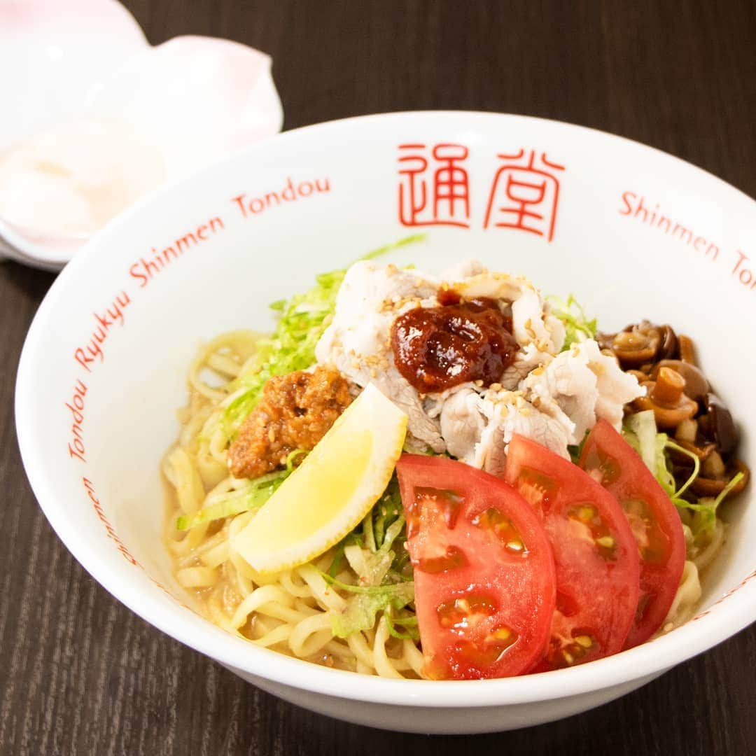 新横浜ラーメン博物館(ramen museum)さんのインスタグラム写真 - (新横浜ラーメン博物館(ramen museum)Instagram)「【期間限定メニュー】 明日7月22日(月)より #琉球新麺通堂 より期間限定メニュー「冷やし辛味噌まぜ麺」を発売いたします！. .  #沖縄 ファミリーマートとのコラボ企画で誕生し、沖縄県内で発売されていた"シビ辛メニュー"です🍜. .  メニュー詳細はラー博公式HPをご確認ください⏩ @ramenmuseum .  #通堂 #居酒屋りょう次 #新横浜ラーメン博物館 #ラー博 #ラーメン博物館 #ラーメン #まぜ麺 #ラーメンインスタグラム #麺スタグラマー #ラーメン部 #ラーメン倶楽部 #ラー活 #ラー写 #ラーメンパトロール #麺活 #期間限定 #拉麺 #tondou #ryoji #ramen #ramenmuseum #shinyokohamaramenmuseum #mazemen #noodles #instafood #japanesefood」7月21日 12時17分 - ramenmuseum