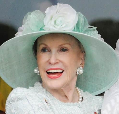 スーザン・ルッチさんのインスタグラム写真 - (スーザン・ルッチInstagram)「We have lost a national treasure—wonderful, beautiful Marylou Whitney has passed away.  Philanthropist, horsewoman,  adventurer, iconic hostess—she was all of these and so much more. Her stunning glamour and beauty were matched only by her grace and heart and spirit.  I was so blessed to know her.  Helmut and I send our deepest loving sympathy to her beloved John and her entire family.  God bless you, Marylou.💖🙏🙏🙏」7月21日 12時52分 - therealsusanlucci