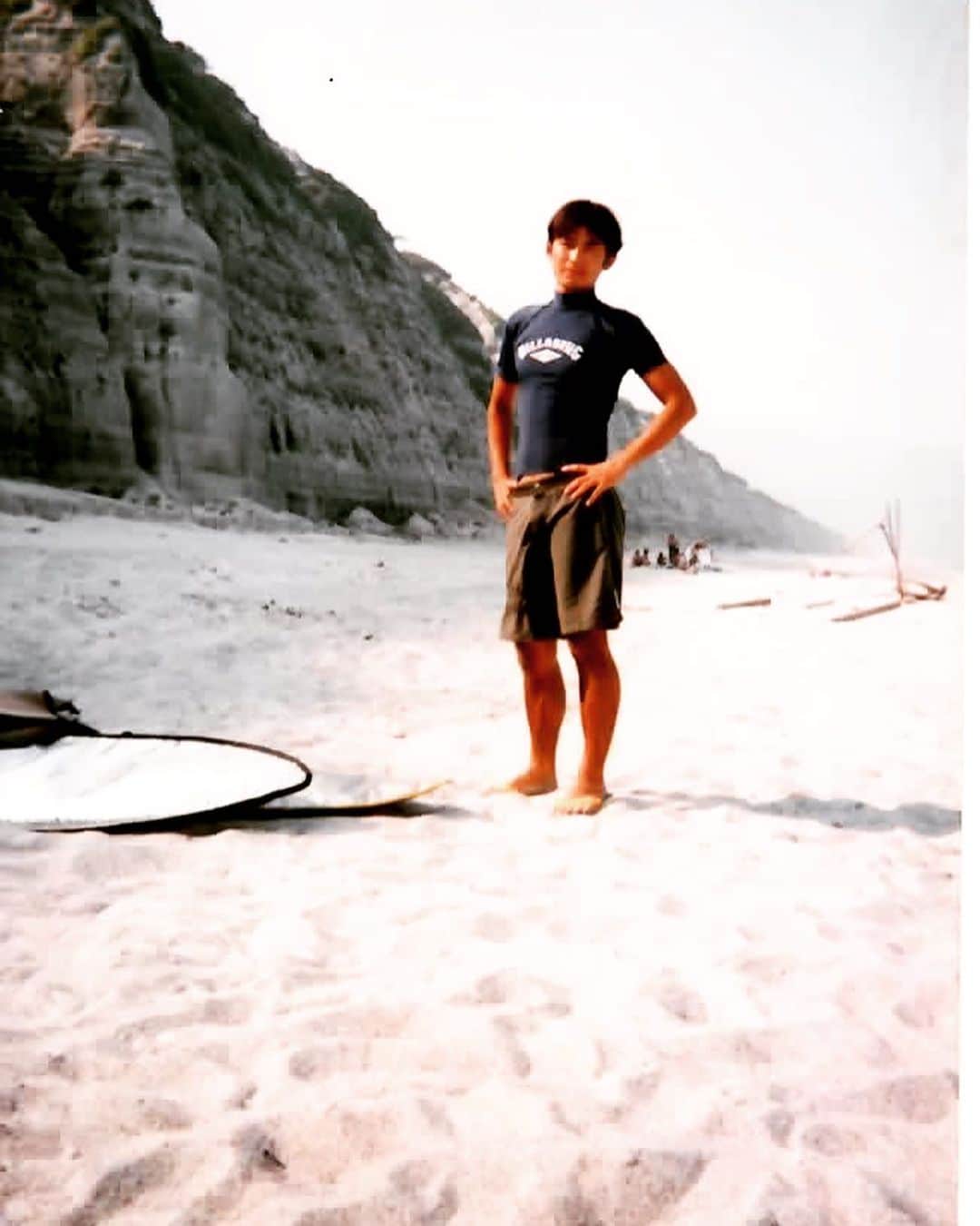 向山毅さんのインスタグラム写真 - (向山毅Instagram)「24年ぶりにサーフィン始めました。全く立てなかったけど楽しかったな〜♪ 明日の筋肉痛が心配、、、(笑)  #サーフィン #湘南 #2枚目は24年前の自分」7月21日 12時56分 - kookii_golf