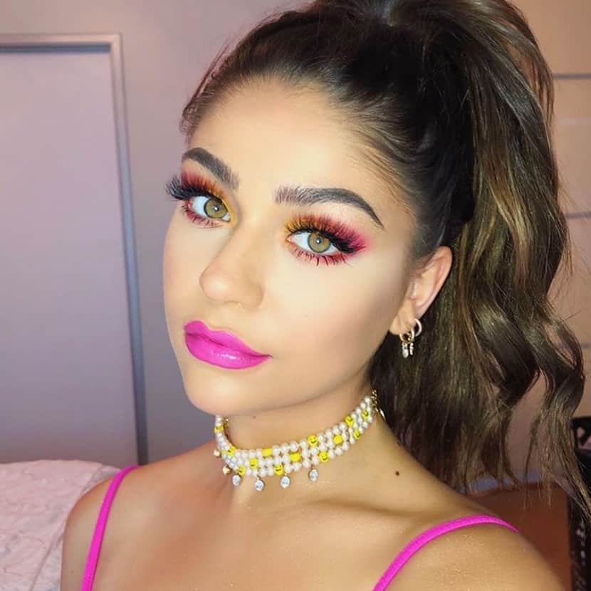 Benefit Cosmeticsさんのインスタグラム写真 - (Benefit CosmeticsInstagram)「Pretty in pink & beautiful in #benefit! 💗 @andrearussett uses #kaBROW! in her #benefitbrows & #BADgalBANG! mascara to make those lower lashes pop! #regram #friendswithbenefit」7月21日 13時01分 - benefitcosmetics