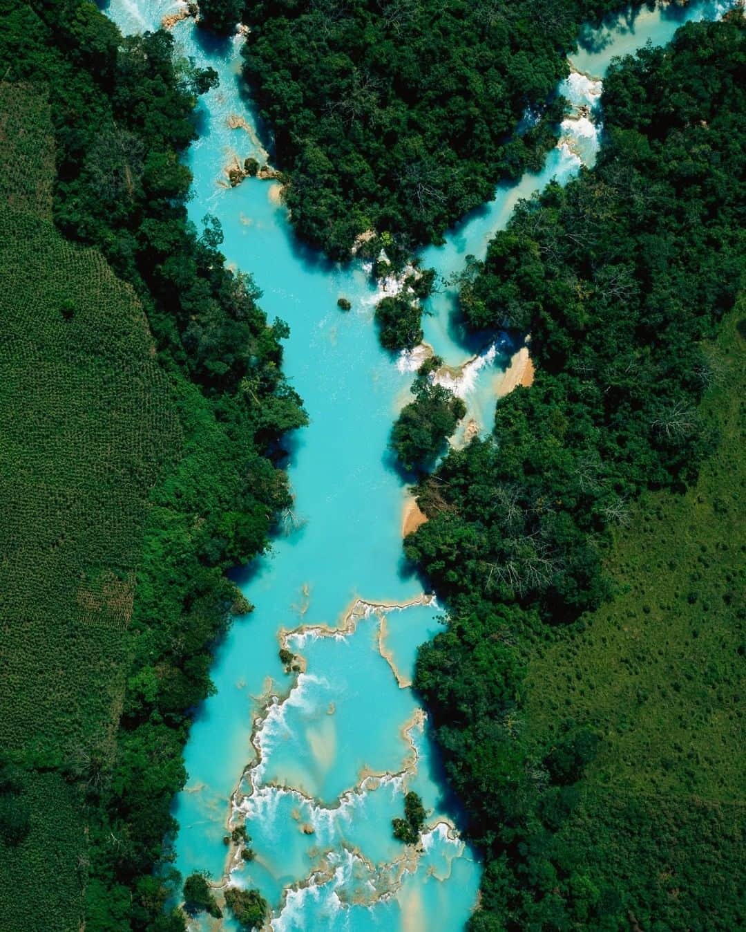 National Geographic Travelさんのインスタグラム写真 - (National Geographic TravelInstagram)「Photo by George Steinmetz @geosteinmetz | Dissolved minerals turn a tropical river into a turquoise cascade as it descends through forest and cornfields in Chiapas, Mexico. To view more of our world from above, follow @geosteinmetz.  #AguaAzul #notadrone」7月21日 13時04分 - natgeotravel