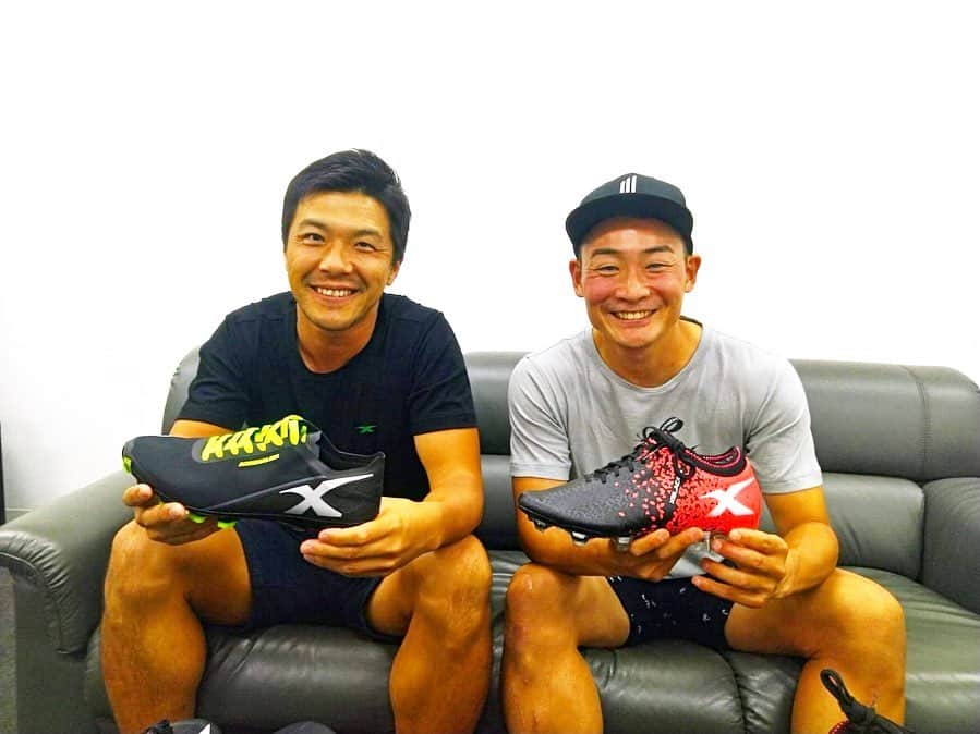 君島良夫のインスタグラム：「【X Blades(@xbladesrugbyjp)公式アンバサダー】 同じく公式アンバサダーのタッチラグビー日本代表、ステッパーの奈良秀明さん(@nara.hideaki)と対談インタビューでした。 スパイク、シューズへの想いやこだわりなど、普段聞けることはない、面白い（マニアックすぎる笑）話を沢山聞かせていただきました。 インタビュー記事、近日中に公開されます。乞うご期待！  It’s my great honor to be the official Ambassador for @xbladesrugbyjp. Had an interview with the legend of Japan touch rugby, @nara.hideaki the other day. Stay tuned for incredible things to come!  #XBladesJp #エックスブレイズ #JEK #タッチラグビー  @xbladesaustralia @xbladesusa」