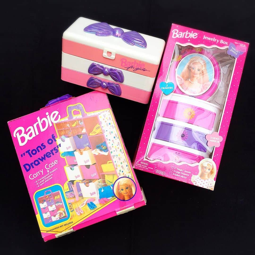 おもちゃやSPIRALさんのインスタグラム写真 - (おもちゃやSPIRALInstagram)「90's Barbie Jewelry Box 入荷しました！  Dead Stock 12500円 リボン 10000円  です！」7月21日 13時16分 - spiral_toy