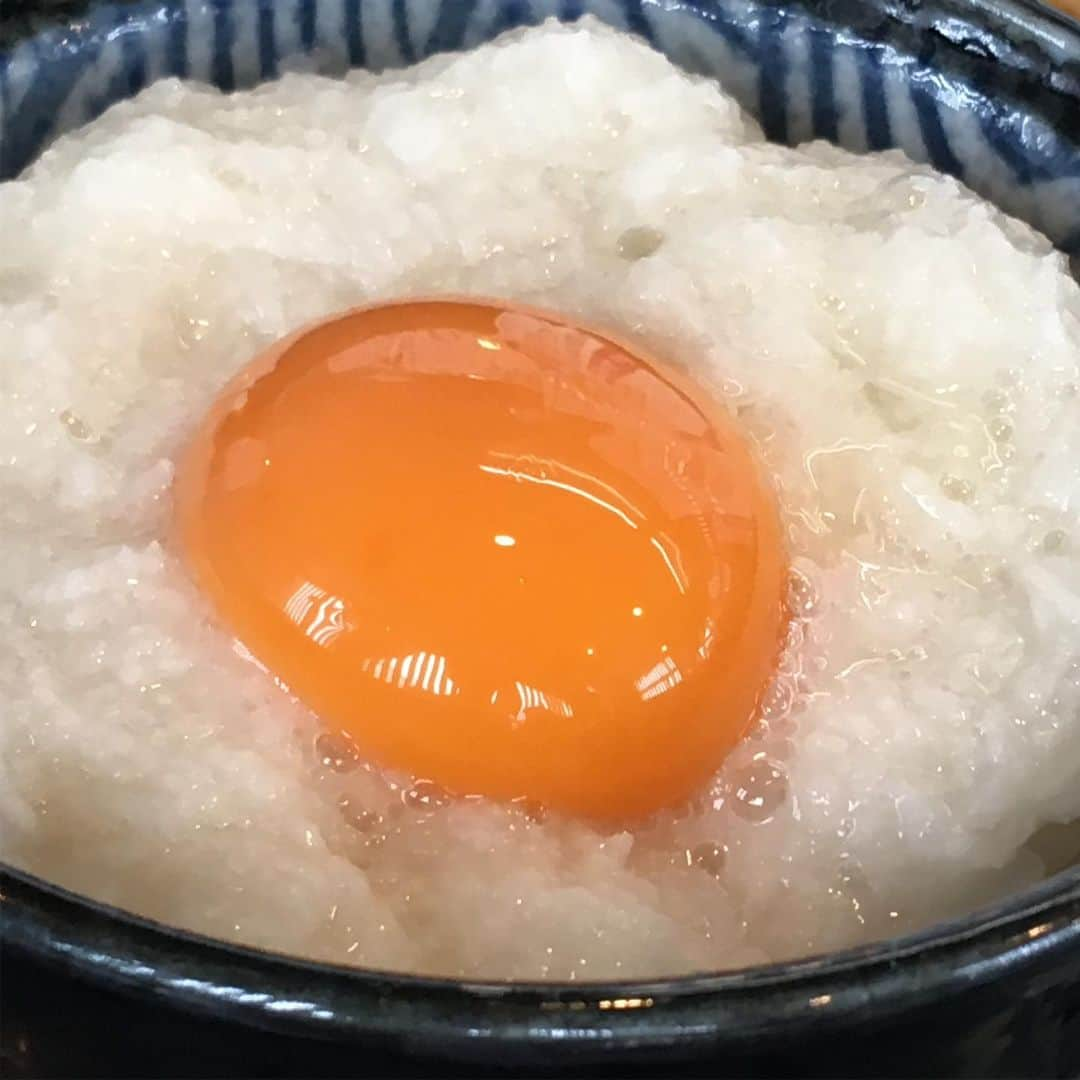 柳家さん生さんのインスタグラム写真 - (柳家さん生Instagram)「7/21昼ご飯だぁ〜 魚津は手打ちうどん梅乃家の冷やしぶっかけうどん野菜天もりに今日はミニ月見とろろ飯をセットで👍おいひぃ😍」7月21日 13時21分 - waraiguma1957