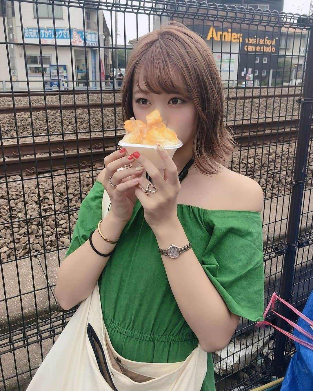 島崎由莉香さんのインスタグラム写真 - (島崎由莉香Instagram)「. . お祭り行ってきたよ🍧 . . 屋台のものってなんであんなに美味しく感じるのかね🍺 . . 浴衣着たいよ！！！！！ 新しいの買ったから着るの楽しみだーん . .  #me #selfie #instalike  #instapic #ootd #얼스타그램 #일상 #나 #ㅎㅎㅎ #팔로우 #친구해요 #셀카 #셀스타그램 #인친 #소통해요 #그라비아 #그라비아모델 #수영복 #夏祭り #お祭り #かき氷」7月21日 13時31分 - yurika_shimazaki