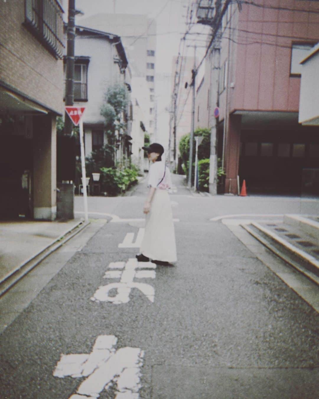 生越千晴のインスタグラム：「. 投票してきました。 モヤモヤすること多いけど、今自分ができることを、いつか自分の子供が産まれたら、と未来を自分なりに考えるきっかけとして。 洗濯槽も浴槽もオキシ漬けしてすっきり、今日もがんばろう。」