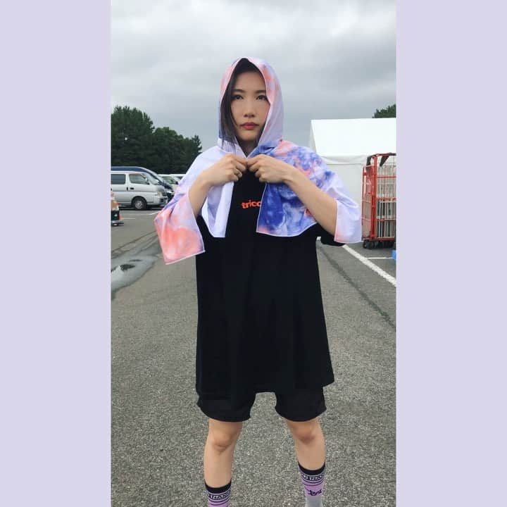 中嶋イッキュウのインスタグラム：「@tricot_band_jp  新しいグッズ ・オリジナルタイダイ急速乾フード付きタオル (水につけると冷たくなる！！熱中症対策！) ・tricotの夏2019オリジナルフェイスタオル ・タピオカtricotティー(白と黒の2色展開) ・オリジナル夏柄プリントT ・結べるワンさん2019 夏 ・PVCワンさんポーチ  だおん！ 夏が始まった、、！ デザインは花房さん @mondaidarake ありがとうございます✨」