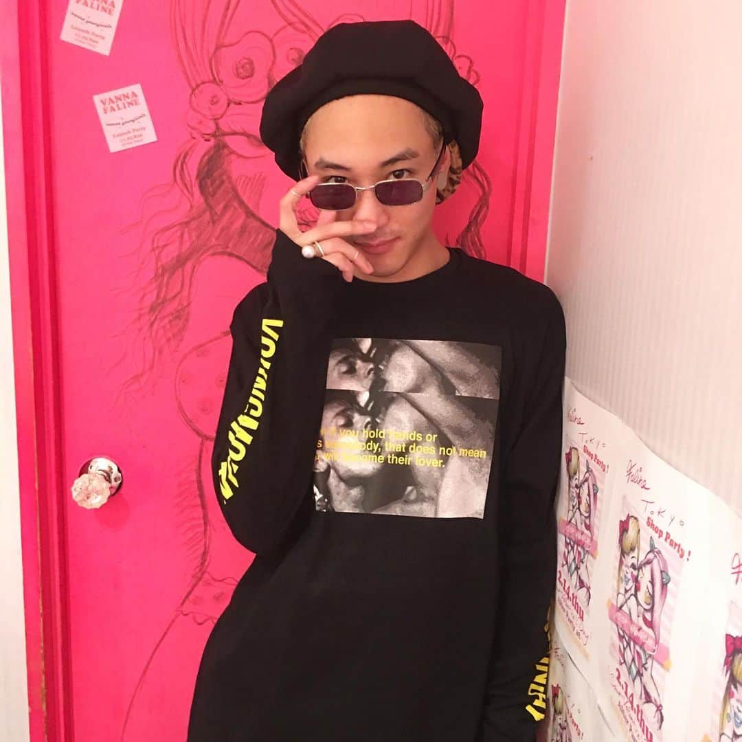 のインスタグラム：「@motoharumiwa wearing @youngmonday_official⚡️Longsleeve Tee ⚡️ 名古屋を拠点に活動するアーティストJokerが2017年よりスタートさせたブランド Check it🔥」
