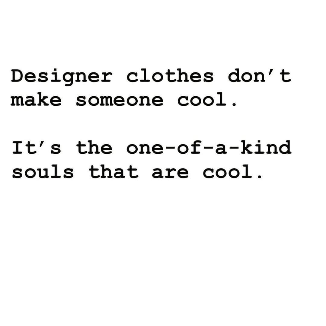 カンディー・ジョンソンさんのインスタグラム写真 - (カンディー・ジョンソンInstagram)「Price tags don’t give you style...your creative mind does. If you know how to make a cool outfit from Ross, a thrift store or a flea market...you have might be the coolest dresser around. That’s where the style grows...straight from your creative soul.  Don’t feel bad if you don’t own one designer piece of clothing...you’ve got a one-of-a-kind, designer heart, mind & soul, that’ll never go out of style👊  SIDE NOTE: my favorite belt I wear the most is not a Gucci belt, but a belt I bought at Ross, over 10 years ago👊 #fashion #blogger #style」7月21日 13時58分 - kandeejohnson