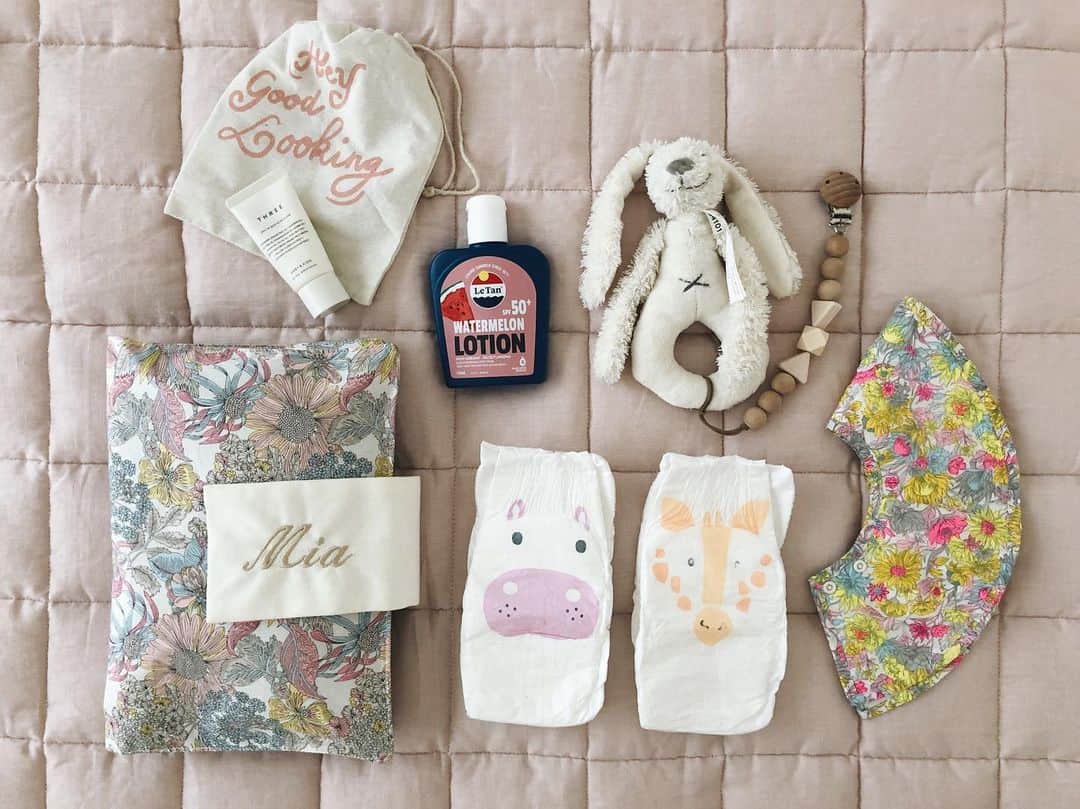 のインスタグラム：「Animal diapers🐷🦒 . . . おむつ姿がさらに可愛くなる @cunaselect  kitandkinuk の 動物のイラストおむつ😻❣️ . 服を着せる前に脱走されても まぁいいかと思えてしまうキュートさ😂🤣 . エコフレンドリーなブランドで 肌にも優しく環境にも配慮されたプロダクトなんだそうですよ☺️🌿 . . . . #cunaselect #cunaselectlife  #クーナセレクト #クーナセレクト ライフ #kitandkin #キットアンドキン #オムツ #自然派オムツ #ベビーグッズ」