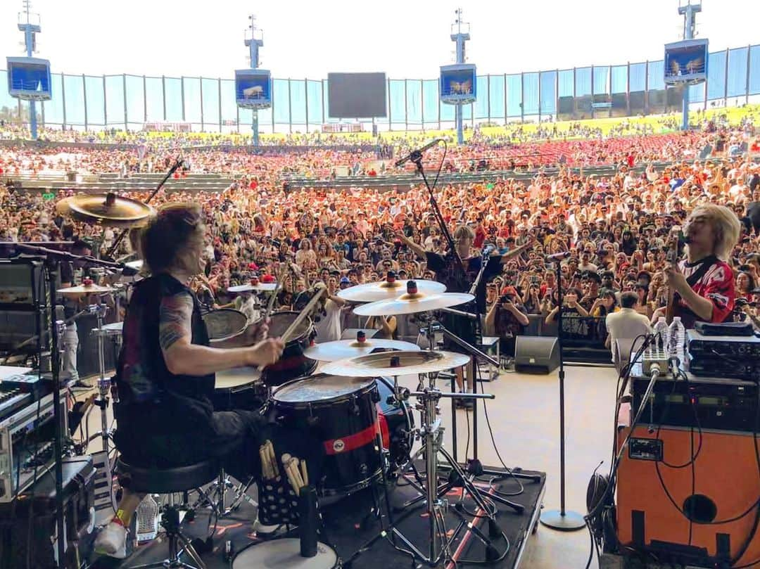 Tomoyaさんのインスタグラム写真 - (TomoyaInstagram)「I had a great time😎🤟 Thank you for watching our show🌈🌞 5年ぶりのワープドはステージも見える景色も変わっていた✨☺️ #warpedtour」7月21日 13時52分 - tomo_10969