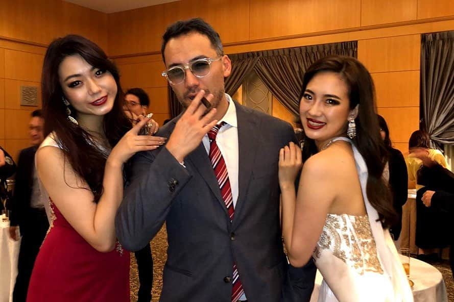 ベリッシモ・フランチェスコさんのインスタグラム写真 - (ベリッシモ・フランチェスコInstagram)「Congratulations!”Miss Grand Japan 2019 Awards Ceremony” and After Party with Francesco Bellissimo chef, in Yokohama 🎥🏆👑美人が輝く瞬間！おめでとうございます㊗️Cerimonia di premiazione di Miss Grand Japan 2019... sembro quasi serio😂👍 #missgrandjapan2019 #missgrandjapan #missuniversityjapan #francescobellissimo #ベリッシモ #料理研究家 #chef #tvchef #celebritychef #chefrock #sprezzatura #dapper #dapperman #fashionblogger #sartorial #italianstyle #model #celebrity #vip #vitamondana #beautifulgirls #dandy #イタリア人 #ちょい悪オヤジ #イタリア #ミスグランドジャパン #awardceremony #世界くらべてみたら #coattoromano #personaggiopubblico」7月21日 14時20分 - bellissimoyoshi