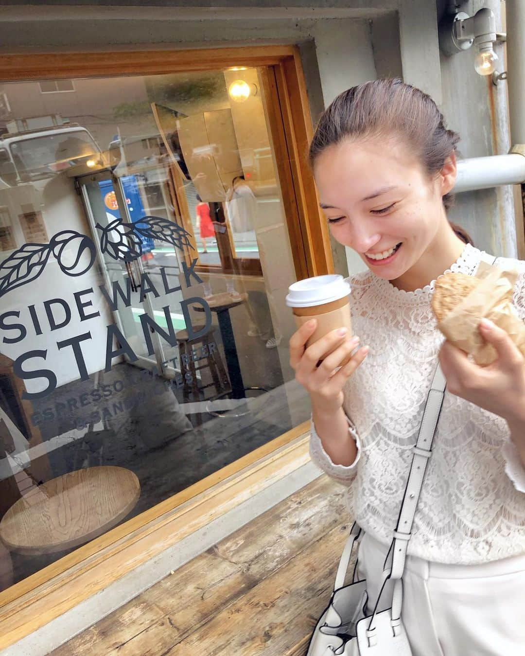 山神アリシアさんのインスタグラム写真 - (山神アリシアInstagram)「梅雨明けももうすぐかな🌂. . . . #cafe #coffee #cookie #japan #tokyo #sidewalkstand #コーヒー #クッキー #カフェ #散歩 #ハーフ #モデル #梅雨明け」7月21日 14時35分 - aliciayamagami