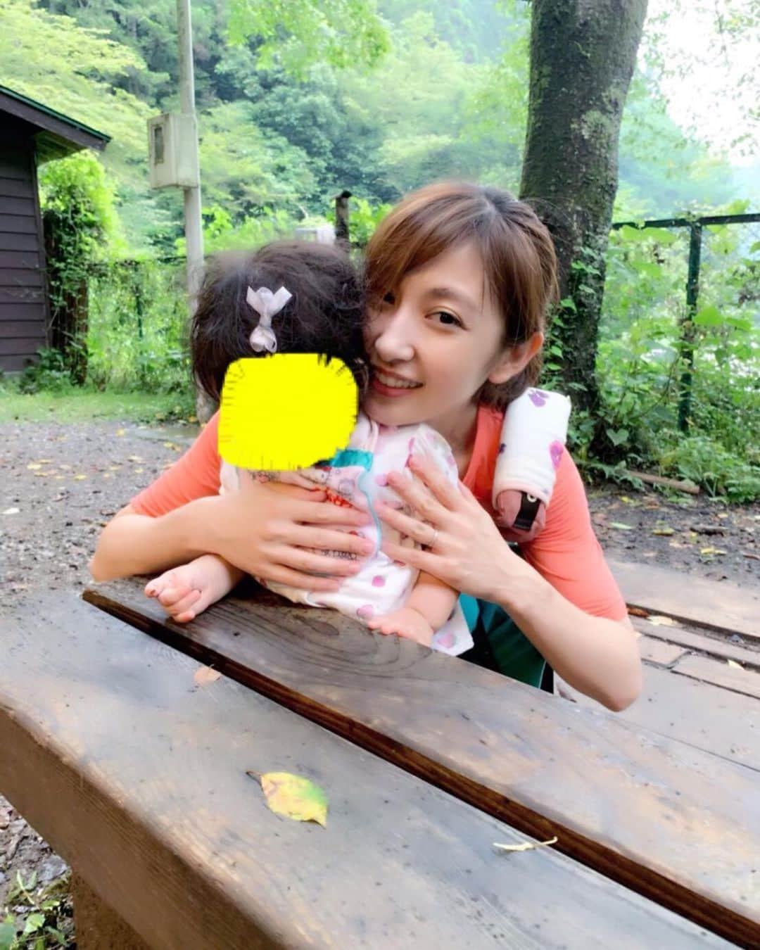 熊田曜子さんのインスタグラム写真 - (熊田曜子Instagram)「主人のお友達家族とキャンプに来てるよ🏕 子供達の笑い声がずっと聞こえてて 気が付いたら大人もみんな笑顔☺️ 最高の夏休みのスタートだよ🍉  #夏休み #キャンプ #家族 #family #バーベキュー #BBQ #スイカ割り #虫捕り #花火」7月21日 14時42分 - kumadayoko