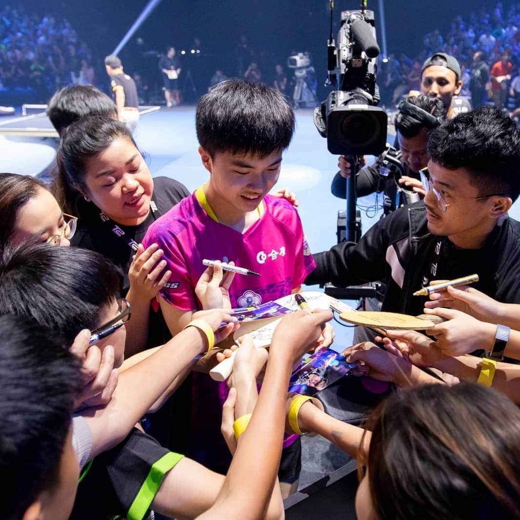 ITTF Worldさんのインスタグラム写真 - (ITTF WorldInstagram)「Centre of attention 😍 Teenage wonder Lin Yun-Ju is into the #T2Diamond Men’s FINAL after cruising to a 4-0 win over Wong Chun Ting!」7月21日 14時50分 - wtt