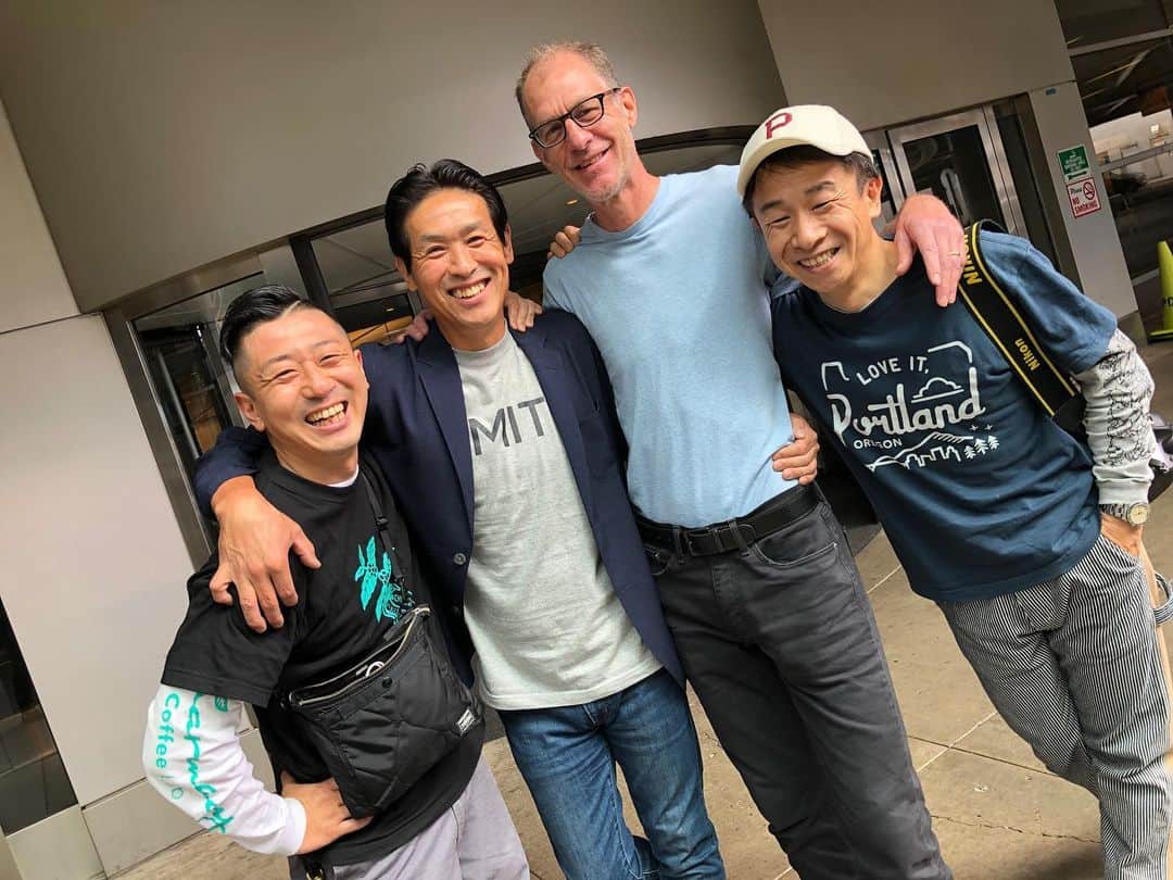 のインスタグラム：「今回、『Love It, Portland-Oregon』ツアーから少し延泊して合計10日間の旅でした。  日本を出発する前と帰国後で、こんなにもびっくりするようなニュースで溢れかえってて、混乱しそうになりますが、  それでも、ポートランド、オレゴンを一緒に旅した皆さん、またポートランド、オレゴンで会った大切な人たちの口から出てくる言葉は、全て「シンプルに人生を楽しむ」ための秘訣ばかりでした。  過多な情報や出来事に踊らされることなく、自分の「好き」を改めて丁寧に突き詰めていこうと思った旅でした。  たった10日間が1年に感じるくらい、ちょっと浦島太郎の気分だけど、それもまた良し。  いつだって原点に帰ることの出来る場所がある、これって最高に幸せなことなんですね。  まさに、この言葉に集約されます。  Love it, Portland!  Love it, Oregon!  ありがとう！！！ #tdx #loveitportland #loveitoregon #traveloregon #travelportland #ポートランド #オレゴン」