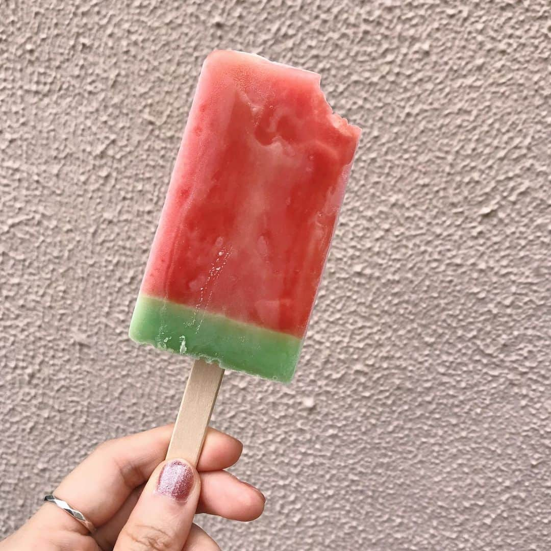 三戸なつめさんのインスタグラム写真 - (三戸なつめInstagram)「こりゃハマるよ🍉  #セブンイレブン  #まるですいかを冷凍したような食感のアイスバー  #mito_natsume」7月21日 15時28分 - mito_natsume