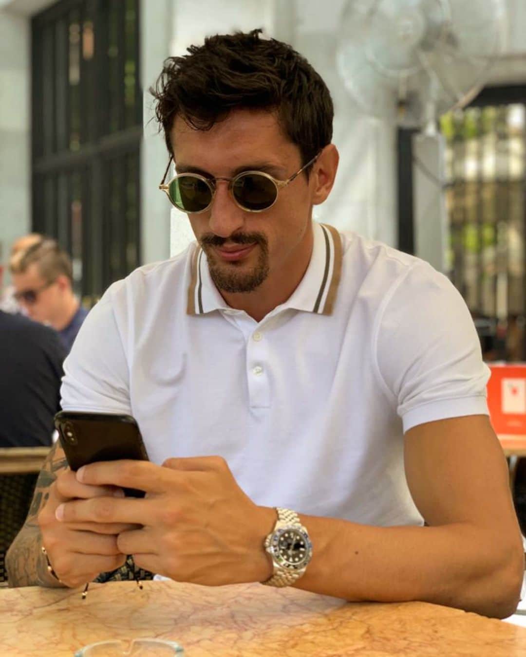 ステファン・サヴィッチのインスタグラム：「😎」