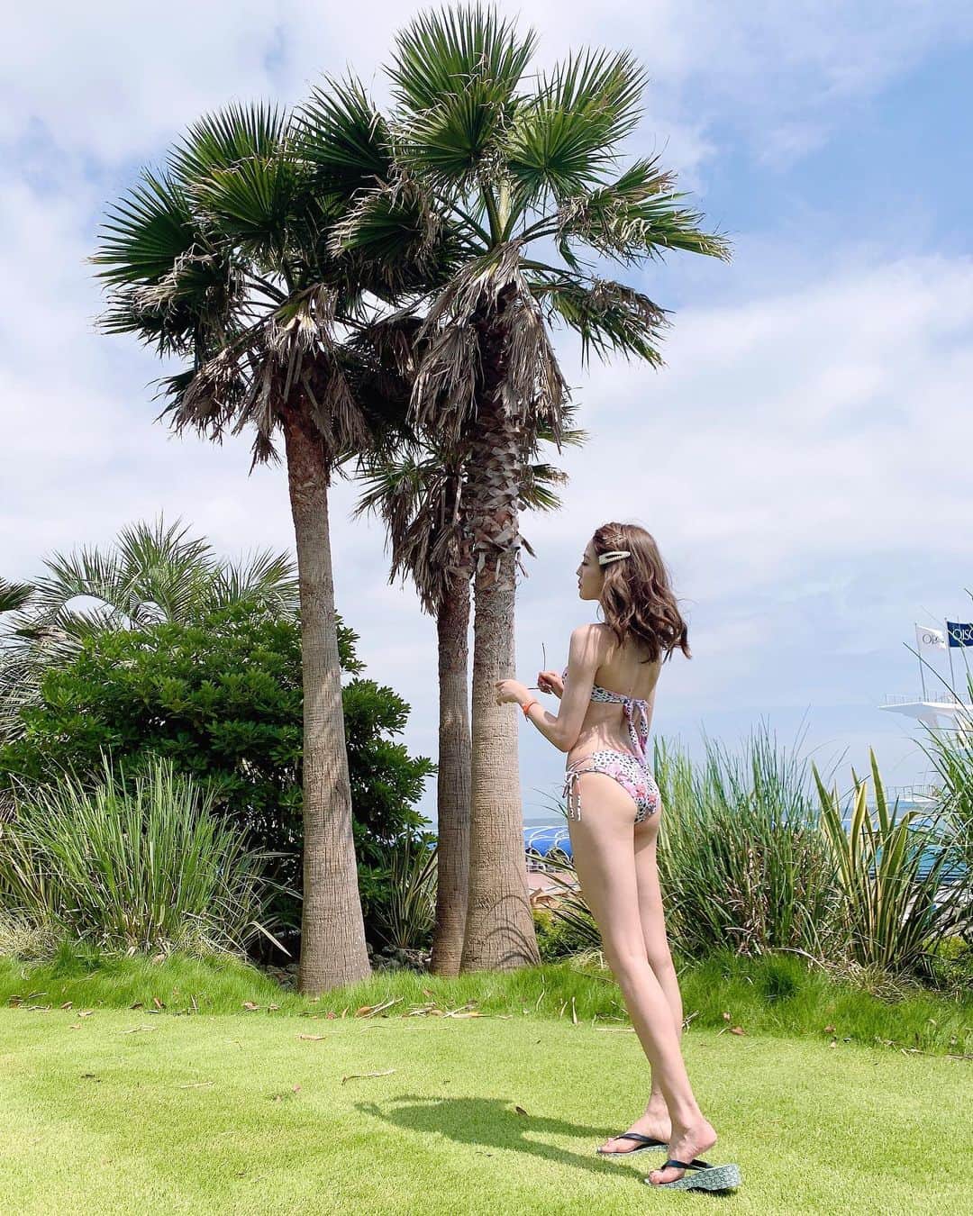 志田友美（ゆうみん）さんのインスタグラム写真 - (志田友美（ゆうみん）Instagram)「🌺🌺🌺 . #summer2019 #beachgirl #summerfashion #ootd #instafashion #instadaily #japanesegirl #eimyistoire #toryburch」7月22日 1時13分 - yuumi_shida