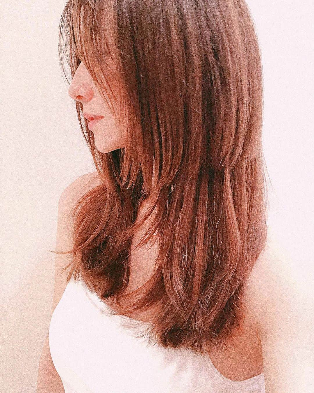 ダレノガレ明美さんのインスタグラム写真 - (ダレノガレ明美Instagram)「無造作ヘアー。 29歳になったしそろそろ 色気ほしいなー。 最近センター分けにしたの！気づいた？」7月22日 1時30分 - darenogare.akemi