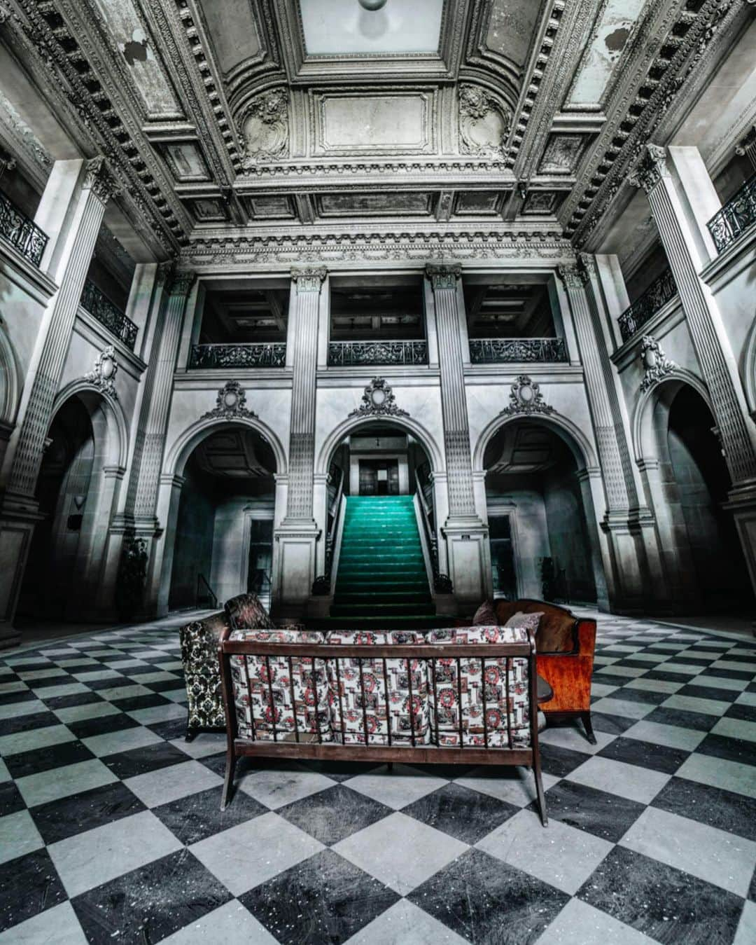 Abandoned Placesさんのインスタグラム写真 - (Abandoned PlacesInstagram)「Built between 1897-1900, this is the remains of the abandoned Lynnewood Hall Mansion. Lynnewood Hall is a 110 room Neoclassical style mansion. It was built for industrialist Peter A. B. Widener who passed away in the mansion at the age of 80. It was to then be passed down to his son and grandson, but they unfortunately passed away in 1912 on the famous Titanic ship. It fell to despair getting passed around over the next hundred years. It was used for training military dogs during World War 2, and It would soon after be sold to a religious group who decided to sell off all the interior detailing, and furnishing. During its prime, the mansion had a large art gallery, a ballroom large enough to hold 1,000 guests, an indoor and outdoor swimming pool, wine cellars, a farm, and an electrical power plant. Today you’ll find the mansion slowly falling apart with renovations estimated to cost over $50 million dollars. Photography by @alexplore23」7月22日 1時31分 - itsabandoned