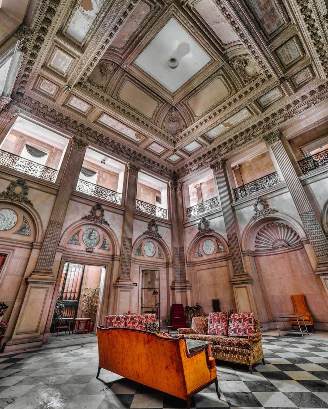 Abandoned Placesさんのインスタグラム写真 - (Abandoned PlacesInstagram)「Built between 1897-1900, this is the remains of the abandoned Lynnewood Hall Mansion. Lynnewood Hall is a 110 room Neoclassical style mansion. It was built for industrialist Peter A. B. Widener who passed away in the mansion at the age of 80. It was to then be passed down to his son and grandson, but they unfortunately passed away in 1912 on the famous Titanic ship. It fell to despair getting passed around over the next hundred years. It was used for training military dogs during World War 2, and It would soon after be sold to a religious group who decided to sell off all the interior detailing, and furnishing. During its prime, the mansion had a large art gallery, a ballroom large enough to hold 1,000 guests, an indoor and outdoor swimming pool, wine cellars, a farm, and an electrical power plant. Today you’ll find the mansion slowly falling apart with renovations estimated to cost over $50 million dollars. Photography by @alexplore23」7月22日 1時31分 - itsabandoned