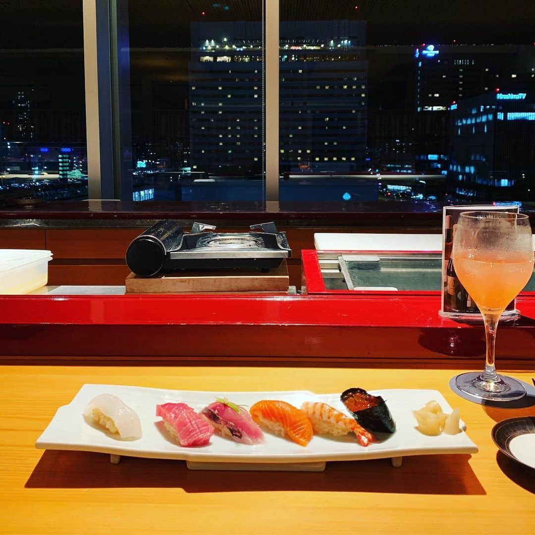 YOICHIのインスタグラム：「もっともっと同時に色々挑戦したい。 #寿司 #ビールは1杯しか飲めません笑 #夜景 #色々と慌ただしい週末 #お盆まで走りきるぞ #夏季休暇 #しっかり休みたい #選挙 #大事な選挙 #いつもとは違う感じ #お仕事 #改革 #挑戦 #じっくりやろう」