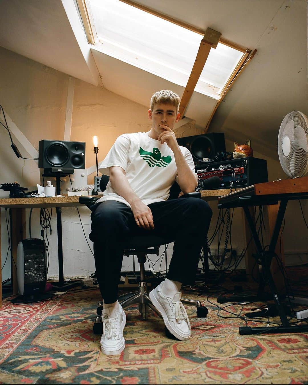 adidas UKさんのインスタグラム写真 - (adidas UKInstagram)「Recording in his bedroom, @the_mura_masa found a "little world" where comfort meets art.⁣ ⁣ "My main goal when I'm making music is to kind of smash together unexpected things and try and achieve some sort of juxtaposition"⁣ ⁣ Watch Mura Masa push boundaries and produce music which speaks to those within the city and outisde, available on episode 6 of the #HOMEOFCLASSICS series.⁣ ⁣ Tap the screen to find out more on #SUPERCOURT and head to our IGTV to watch the full episode.⁣ ⁣ 📸 @ryanotoolecollett」7月22日 1時34分 - adidaslondon