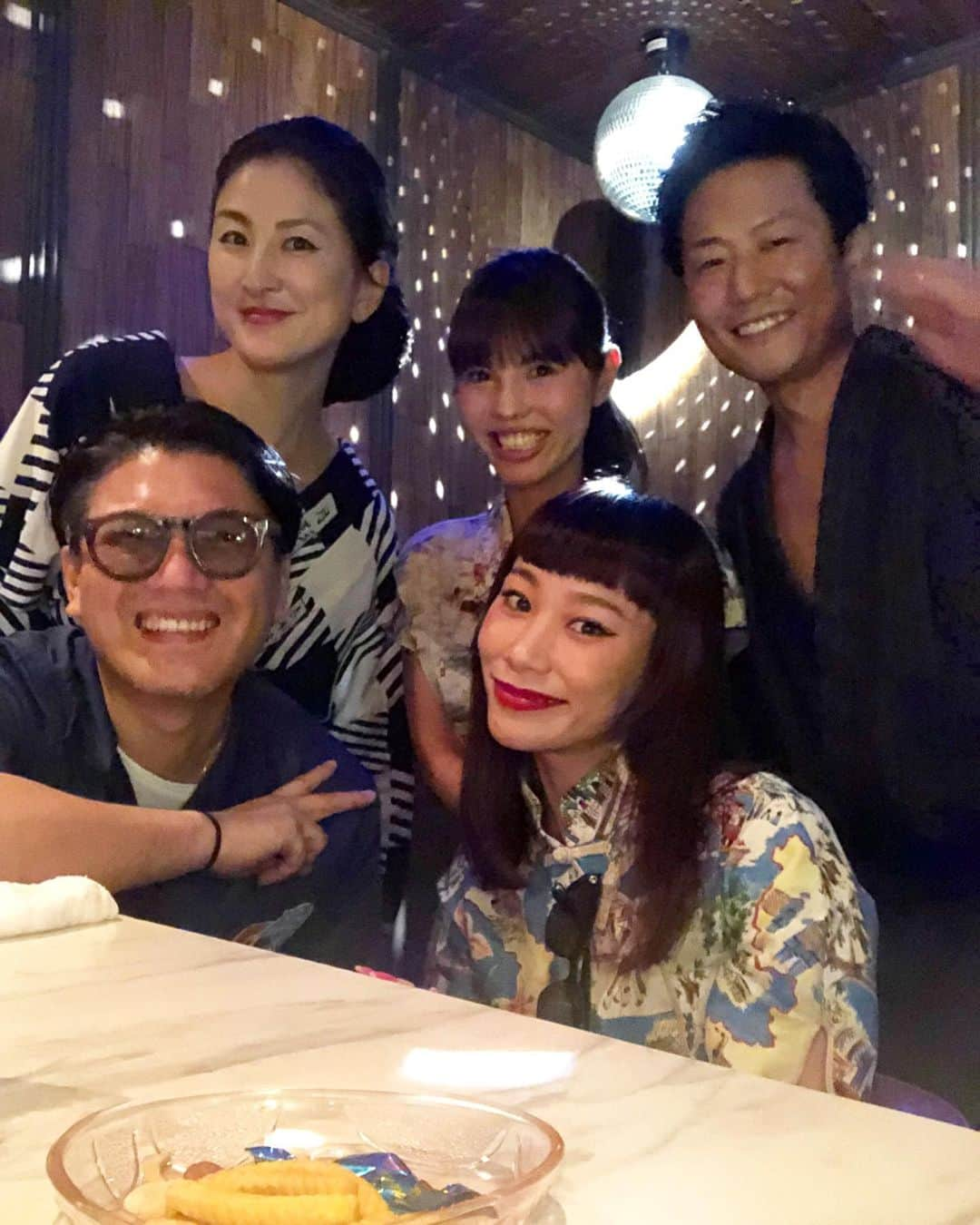 丸山敬太さんのインスタグラム写真 - (丸山敬太Instagram)「京都ポップアップ２日間無事終了  沢山の素敵なお客様にいらしていただき  とてもとても楽しかった。  感謝しかありません。  本当にただただ楽しかった。  皆さま本当にありがとうございます。  色んなところで出張丸山邸やりたいな。  後片付けしてたまたま京都に来ていたユリアちゃんと  祇園せくめとに。お初だったのでうれしい。」7月22日 1時44分 - keitamaruyama