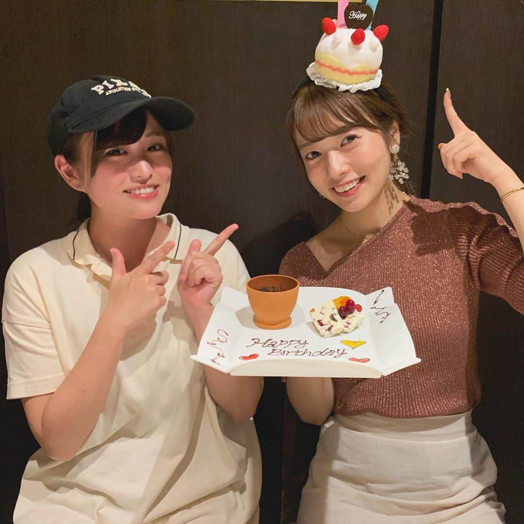 斉藤優里さんのインスタグラム写真 - (斉藤優里Instagram)「かりんちゃん、かりんちゃんの親友と﻿ ご飯に行ってきました〜🙈💗﻿ ﻿ かりんちゃんの親友と会うのは﻿ 実は2回目なんです（笑）﻿ テンションが似ていて...♡﻿ ﻿ お誕生日プレートまで﻿ 準備してもらって﻿ 私の好きそうなカチューシャまで﻿ 用意してくれてとっても嬉しかった🥺﻿ ﻿ 横アリのライブの話でめちゃくちゃ﻿ 盛り上がったな💭﻿ ﻿ ﻿ ﻿ #斉藤優里 #ゆったん﻿ #たんたんたんゆったんたん( •ㅈ• )﻿ #生レモンサワー🍋 #生肉大好き♡﻿ #2杯目も生レモンサワー」7月22日 1時54分 - yuuri_3ito