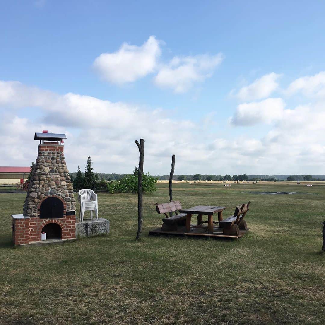 ステファノ・カルーゾのインスタグラム：「“Quite the mind and the soul will speak” 🎈#inthemiddleofnowhere #weekend #grillingandchilling #nature #peaceofmind #happydays #happylife #tomorrowismonday #ciaobelli」