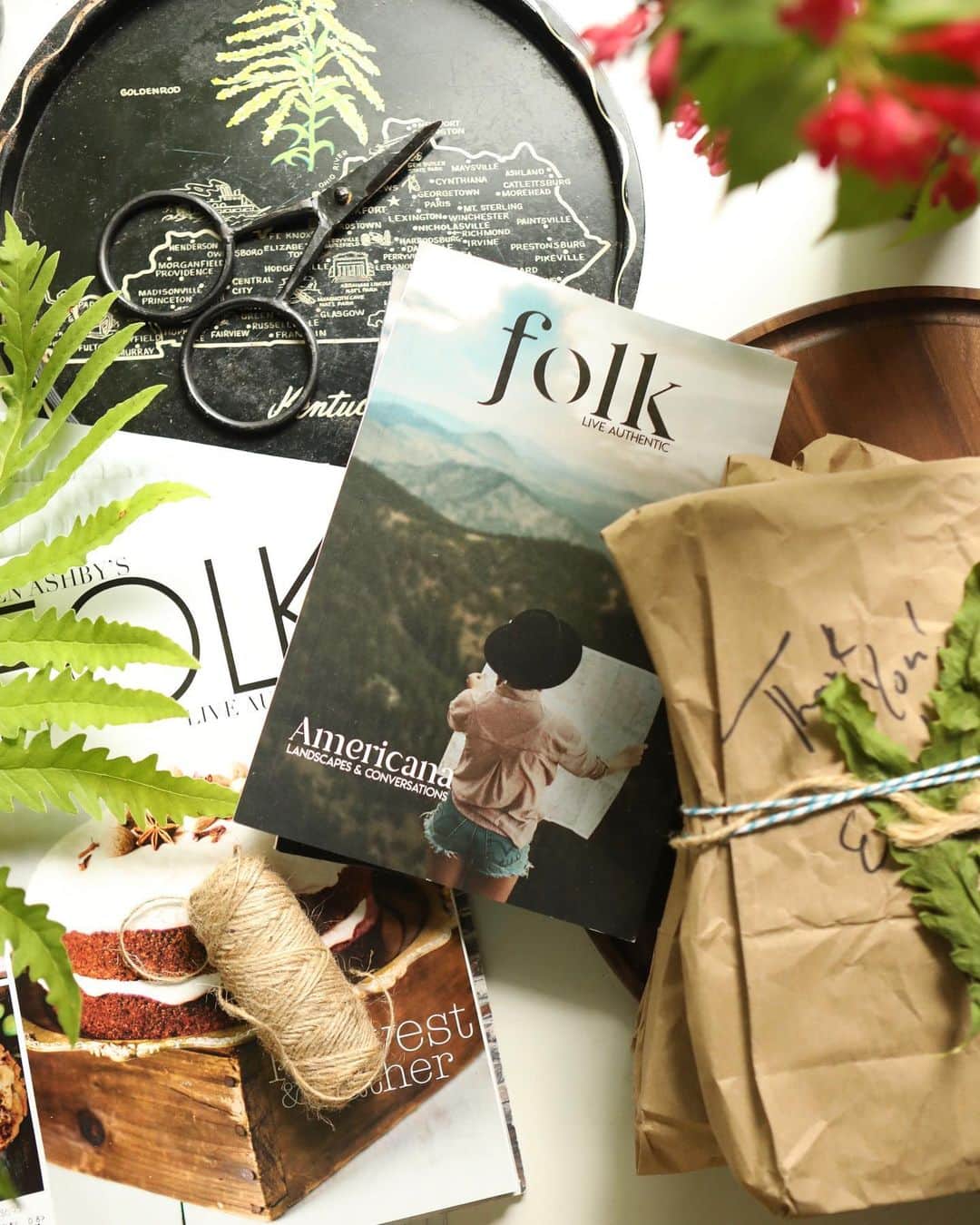 FOLKさんのインスタグラム写真 - (FOLKInstagram)「Today is a great day to sit inside and read our latest issue. Link to order in profile and story. www.folklifestyle.com」7月22日 1時52分 - folkmagazine