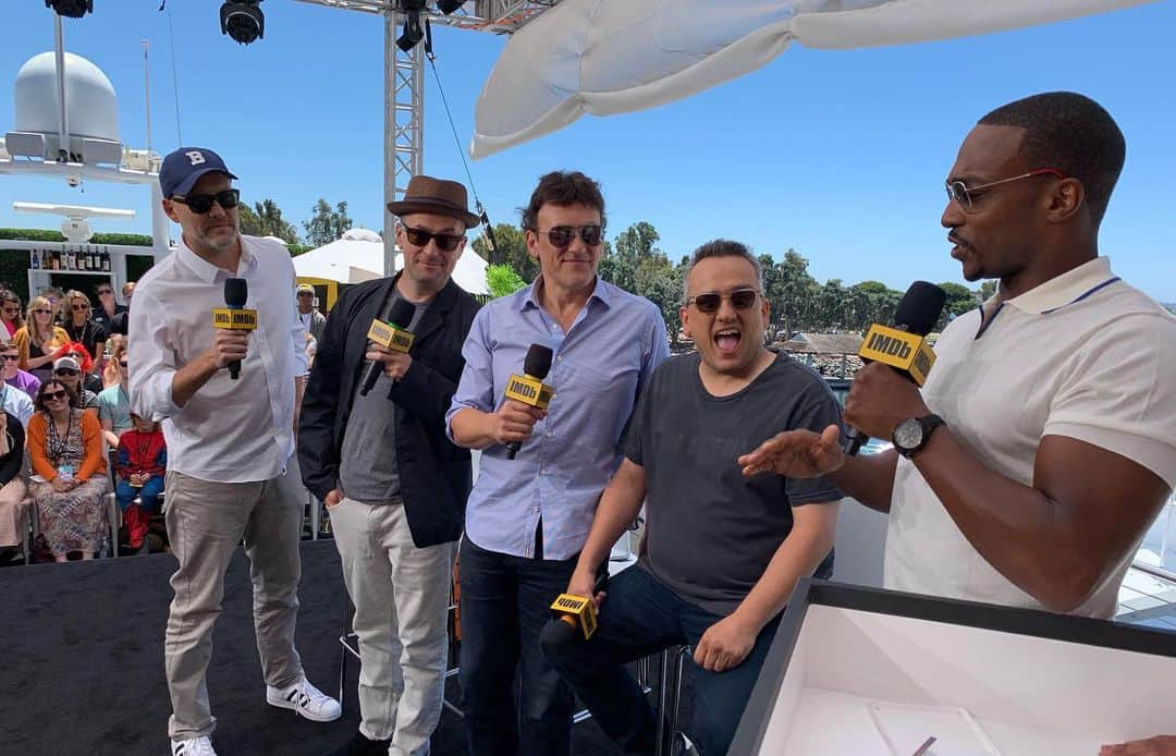 ケヴィン・スミスさんのインスタグラム写真 - (ケヴィン・スミスInstagram)「My @comic_con is almost gone! Here’s a look back at the last 3 days, including my trip to @theatreboxsd - where @clarebk and my partners at @legionmofficial convinced the fine folks at the @chinesetheatres to let @jaymewes and I put our hands in their cement! After 25 years in the business, this kinda thing legit means the world to me! The rest of the time I was bullshitting with my industry betters behind Hall H on the @imdb #IMDboat - and I’ve got the pictures to prove it! Clare also brought a little piece of New Jersey to San Diego with a Quick Stop installation outside of the theater (which is still there if you wanna snap Selfies). The good ladies at @thinkgeek put together a screening of #jayandsilentbobstrikeback and @hottopic sold Chronic Con shirts! #JayAndSilentBobReboot is only 3 months away, but for now? The Con is on! #KevinSmith #JasonMewes #jaymewes #comiccon #legionm #imdb」7月22日 1時53分 - thatkevinsmith