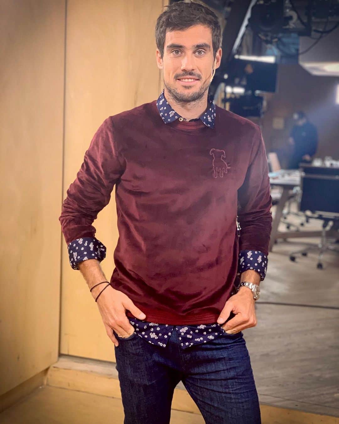 ギド・ページャのインスタグラム：「Ayer fui a #PodemosHablar con @andykusnetzoff la pasé muy bien y pude hablar de cosas que por ahí pocos sabían, espero les haya gustado! muchas gracias por la invitación 😊 Look @garcongarcia 💪🏻」