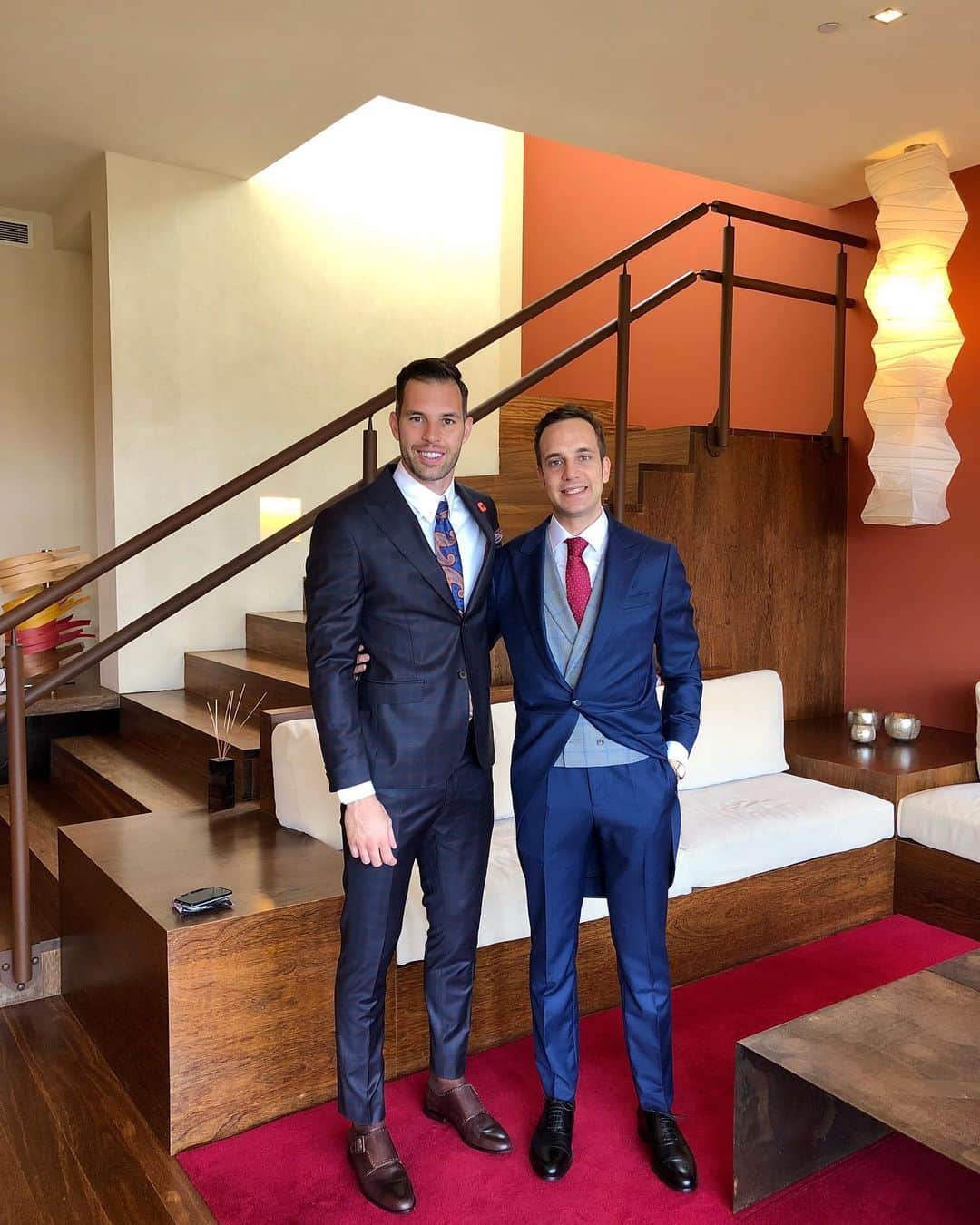 ヘスス・フェルナンデス・コラードのインスタグラム：「Se casó el primo!! 💍 👔 🎉 🙌🏼 Cousin married!! @mr.macshoes 👞🔝🙏🏼 #wedding#marriage#family#menstyle#fashion#dayoff#torrymilano」