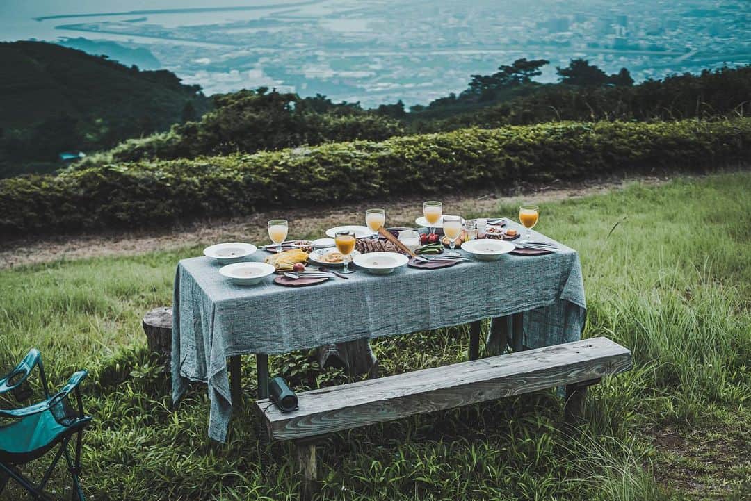 中野晴代さんのインスタグラム写真 - (中野晴代Instagram)「・ 朝7時集合で、 外での朝ごはん。 久々のゆきちゃんご飯、 @yukikikin やっぱり美味しい✨ ・ ・ #ピクニック #朝ごはん #外でごはん #テーブルコーディネート」7月21日 17時26分 - haruyonakano