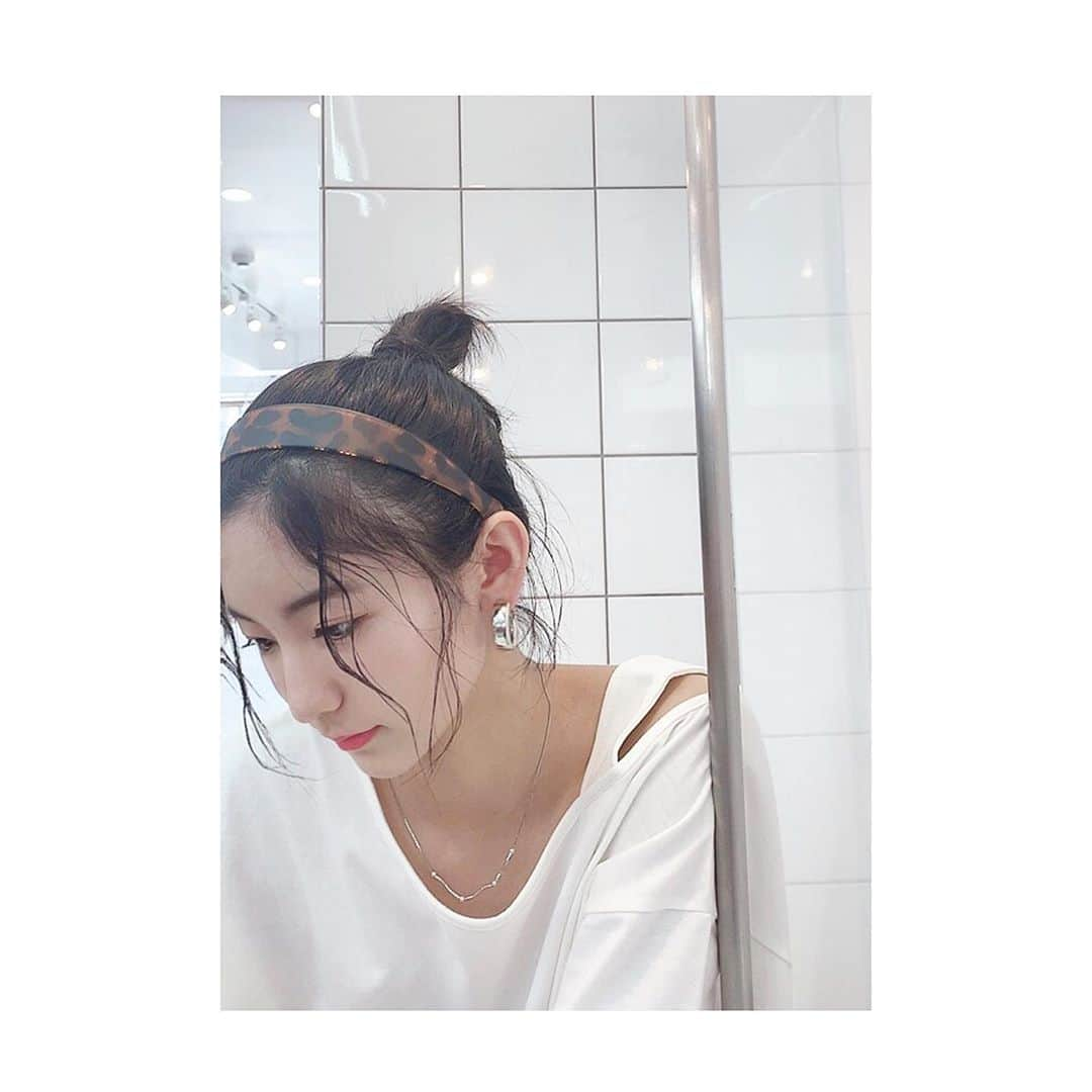 小貫莉奈さんのインスタグラム写真 - (小貫莉奈Instagram)「. . 今日のヘアアレンジはお団子です💁  マカロン美味しかった〜😋🍴」7月21日 17時35分 - rina_onuki0529